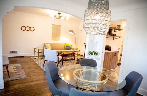 Union Park Cabaña | Quiet and Modern Designed Cottage in St Paul