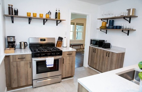 Union Park Cabaña | Quiet and Modern Designed Cottage in St Paul