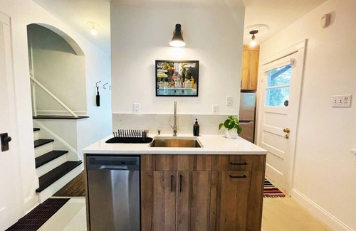 Union Park Cabaña | Quiet and Modern Designed Cottage in St Paul