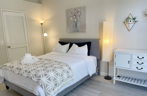 Walnut Casa | Quiet and private newly renovated charming house