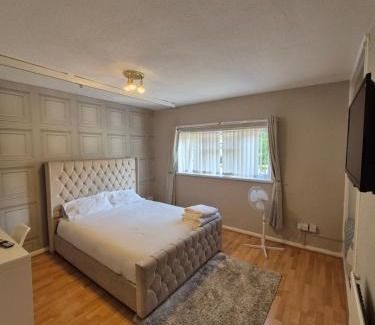 Caerau Casa | Quiet and professional friendly