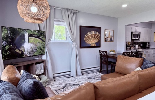 Little Canada Apartamento | Quiet and Relaxing 2 Bedroom in Little Canada