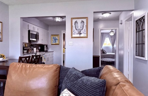 Little Canada Apartamento | Quiet and Relaxing 2 Bedroom in Little Canada