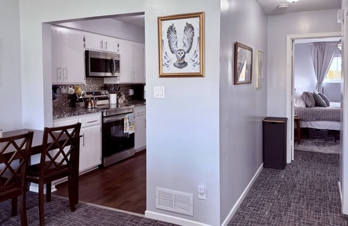 Little Canada Apartamento | Quiet and Relaxing 2 Bedroom in Little Canada