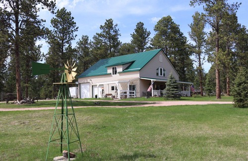 Custer Casa | Tranquilo y aislado: escenario perfecto para su escapada: hermoso y conveniente