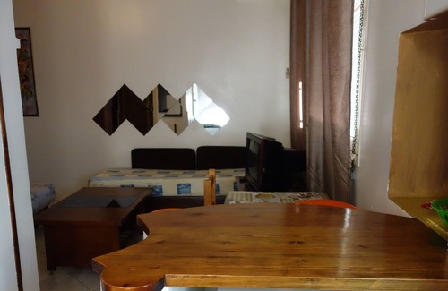 Hydra Casa | Quiet and secure location, parking, near the French Embassy