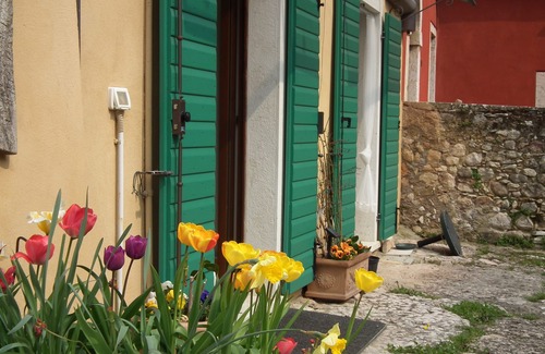 Costermano Apartamento | Estudio amplias y tranquilas en una zona verde y soleada
