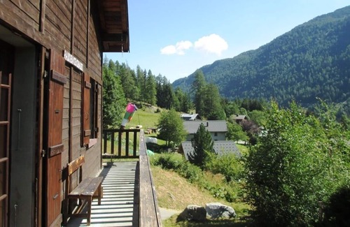 Vallorcine Chalet De Esquí | Chalet familiar tranquilo y soleado, 100m², 5 habitaciones, balcón, jardín.