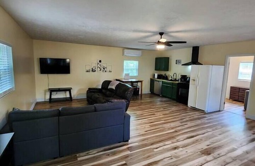 Lake Lynn Apartamento | Quiet Apartment close to Town Center