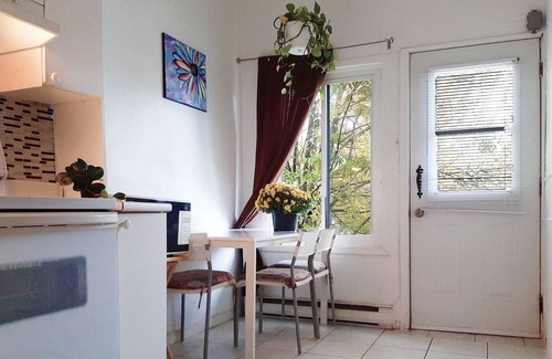 Cote-Saint-Paul Apartamento | Quiet Apartment 3 min walk to metro 10 min to downtown