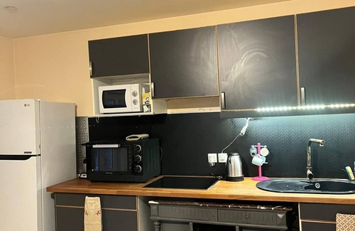 Raismes Apartamento | Quiet apartment in Raismes, free parking and wifi. Spa sauna at extra charge