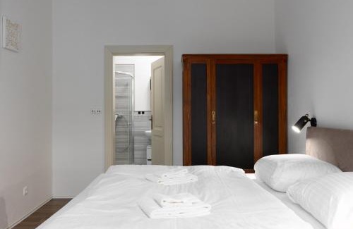 Prague 2 Apartamento | Quiet apartment in the city center near the metro with with balcony and parking