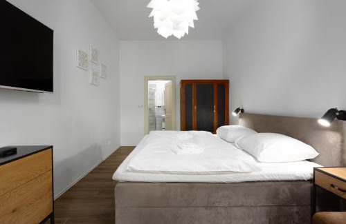 Prague 2 Apartamento | Quiet apartment in the city center near the metro with with balcony and parking