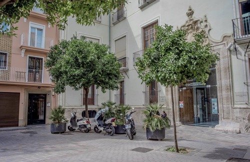 La Seu Apartamento | Quiet aparment dowtown Plaza Cisneros 2 -5 pax, en Ciutat Vella