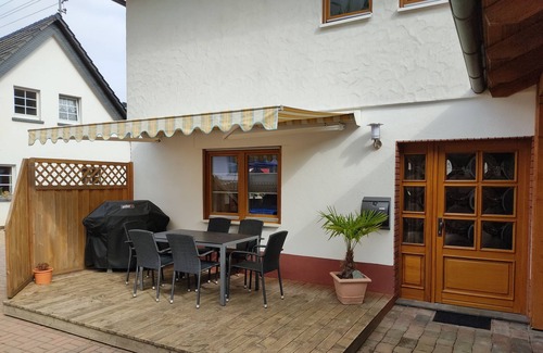 Ahrbruck Apartamento | Quiet apartment with beautiful terrace and lawn.