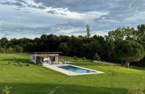 Coufouleux Casa | Architect House & Lantern Festival / Granero bellamente convertido en 5 acres