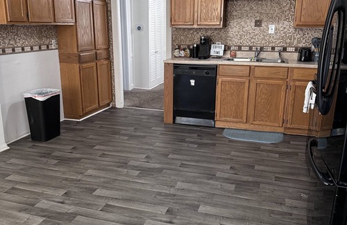 Indianapolis Casa | Quiet area close to downtown! 3 bedroom 2 bath sleeps 7!