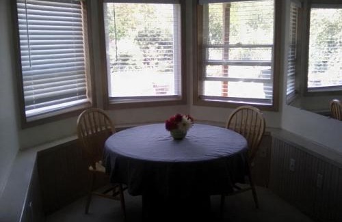 Riverview Casa | Quiet Back Garden View Apartment