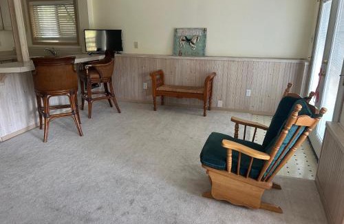 Riverview Casa | Quiet Back Garden View Apartment