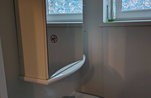 Center Apartamento | Quiet basement accommodation with private entrance. Ideal for couples!