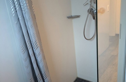 Center Apartamento | Quiet basement accommodation with private entrance. Ideal for couples!