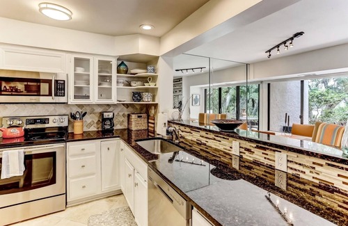Fernandina Beach Casa | Bellamente actualizado 2 dormitorios / 2. 5 baños Beach Wood - ¡Corto paseo a la playa!