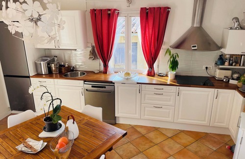 Callas Casa | Quiet bed and breakfast with sea and mountain views in a 14th-century village