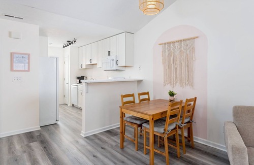 Wilmington Casa | Quiet Boho Townhouse; 15 Min to Beach