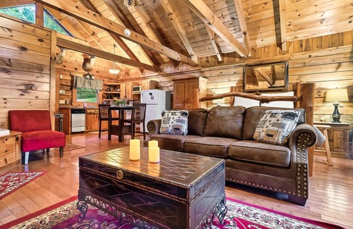 Sevierville Cabina | Quiet Cabin in Woods- Alpine Ridge Sub-Division - 1 Bed/1Bath Jaccuzi