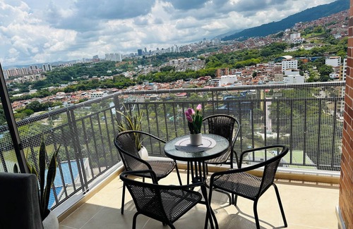 Floridablanca Apartamento | Alojamiento tranquilo céntrico. Todas las habitación tienen aíres y agua calien