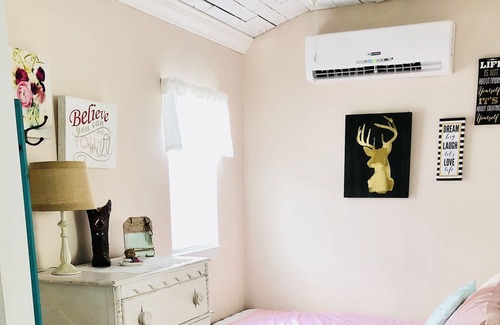 June Park Cabaña | Quiet Centrally Located Tiny House