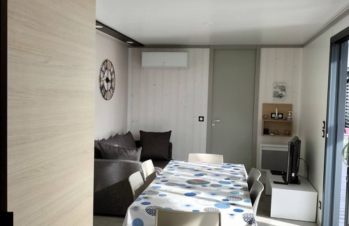 Pomerols Chalet De Esquí | Quiet chalet in a residential leisure park near Marseillan