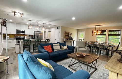 Oakley Casa | Quiet & Chic 3 BR Cottage w/ Private Garden Near Downtown Asheville