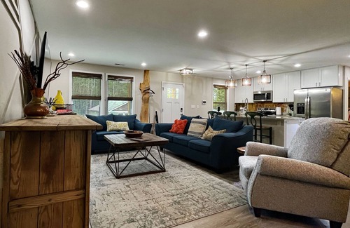 Oakley Casa | Quiet & Chic 3 BR Cottage w/ Private Garden Near Downtown Asheville