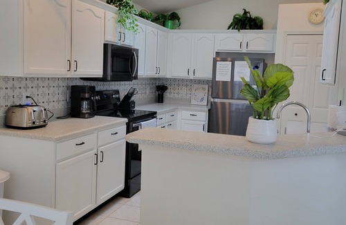 West Kissimmee Casa | Tranquilo, limpio, vistas al parque, Disney-3. 5 millas, muy bien cuidado casa!