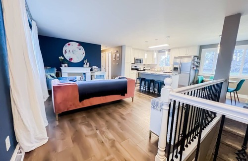 Southeast Colorado Springs Casa | Quiet Clean Pet Friendly Close to Downtown Sleeps 10