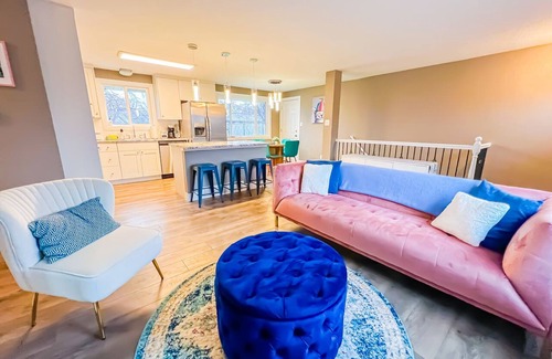 Southeast Colorado Springs Casa | Quiet Clean Pet Friendly Close to Downtown Sleeps 10