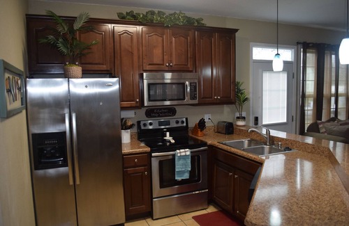 Jefferson City Casa | Quiet, Clean & Secure 5bd/5ba Skinny House, Every Room Has a Private Bathroom!