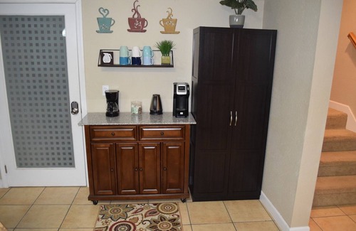Jefferson City Casa | Quiet, Clean & Secure 5bd/5ba Skinny House, Every Room Has a Private Bathroom!