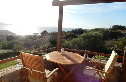 Sissi Apartamento | Kalimera! Disfruta de la paz, la comodidad, la gran vista al mar.