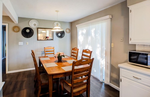 Mission Casa | Quiet, comfy and spacious 3 bedroom home in KC