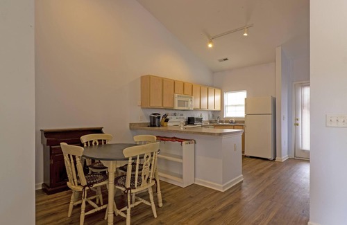 Wilmington Condominio | Quiet Condo Between Carolina Beach and Downtown ILM -- 2 Beds 2 Baths Sleeps 3