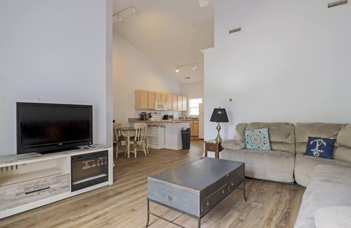 Wilmington Condominio | Quiet Condo Between Carolina Beach and Downtown ILM -- 2 Beds 2 Baths Sleeps 3