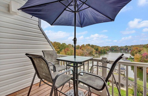 North Shore Condominio | Quiet condo (Striper's Landing) on Smith Mountain Lake-RELAX AND REFRESH!!!!