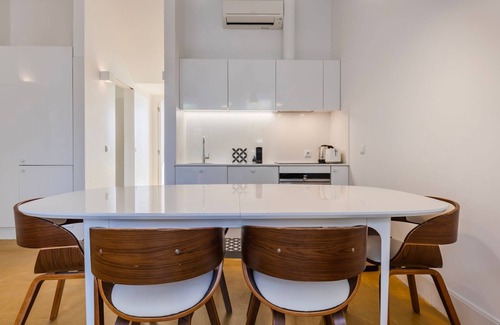 Santa Engracia Apartamento | Quiet & Cool Apartment w/ Garden by LovelyStay