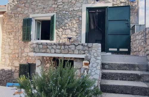 Novi Vinodolski Cabaña | Casa tranquila en el antiguo pueblo cerca del mar