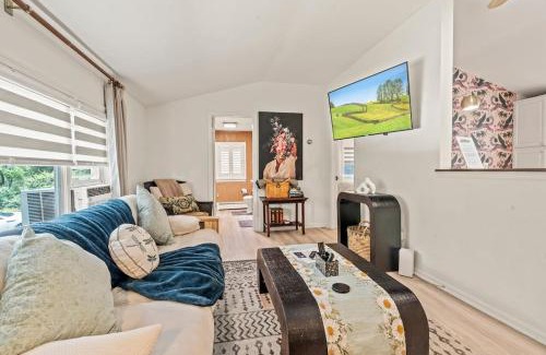 Wagontown Casa | Quiet Cottage In The Woods, On A Country Road