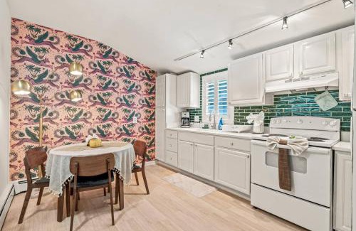 Wagontown Casa | Quiet Cottage In The Woods, On A Country Road