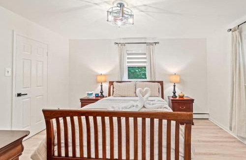 Wagontown Casa | Quiet Cottage In The Woods, On A Country Road