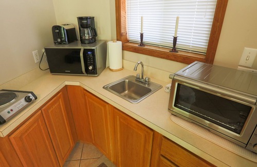 Asheville Cabaña | Tranquilo ambiente campestre, 1/8 mi., Principal gro. tienda, puntos de venta, 5. 3mi. el centro de As